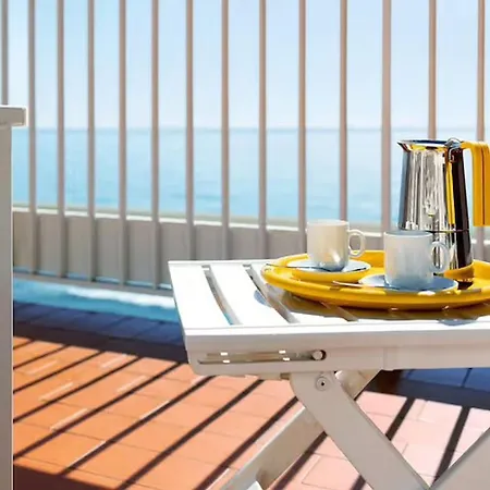 Sunflower Fronte Mare Αλάσιο